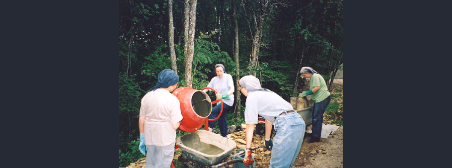 soeurs qui font du mortier
